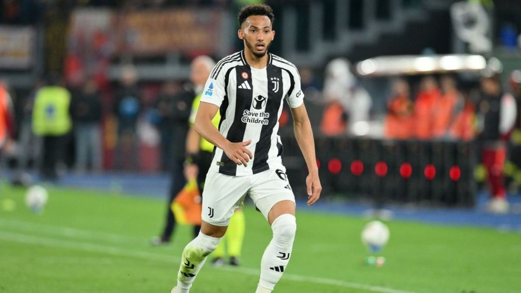 Lloyd Kelly: The Tale of the Unlikely Englishman Abroad